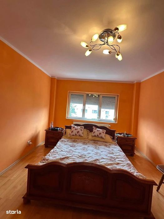 De vanzare apartament 3 camere și balcon,70mp, etaj 2,  Bd Roman Musat