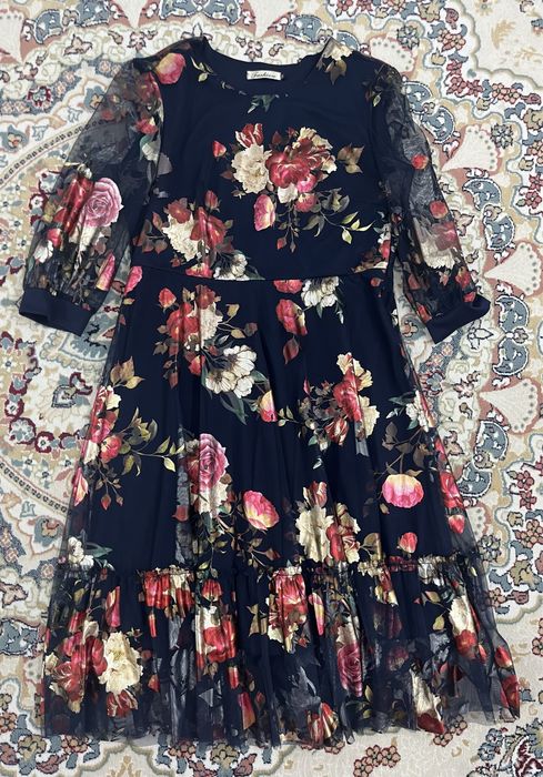 женские платья.