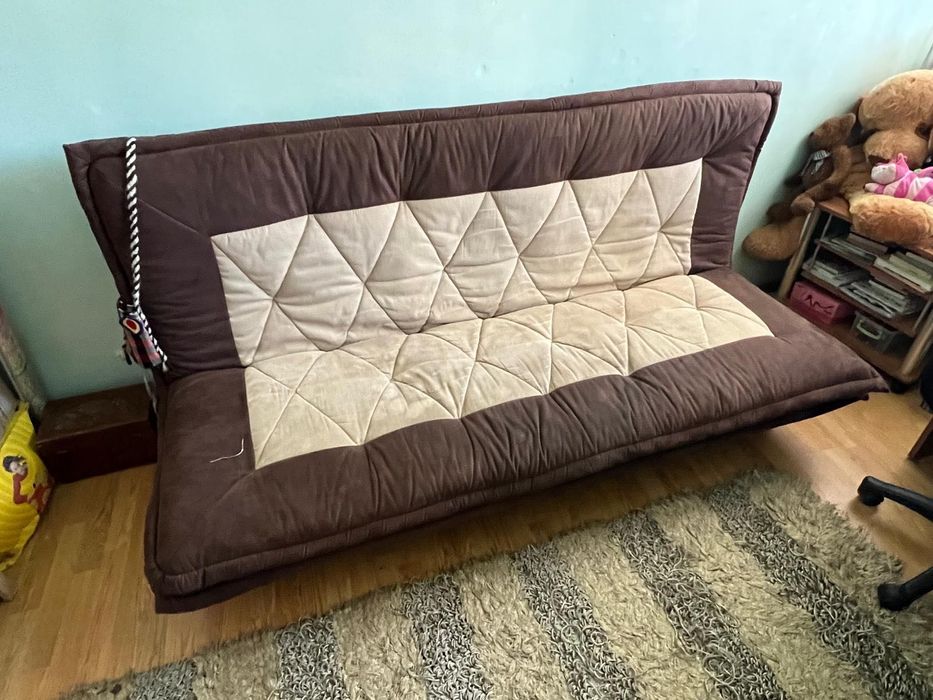 Vând ieftin piese de mobilier - canapele, biblioteca, dulap, birouri