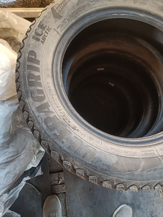 Шины зимние Goodyear