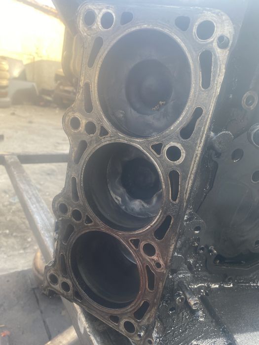 блок с бутала и колянов вал BUG 3.0tdi