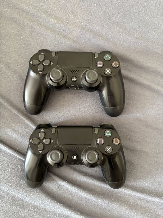 PS4 Pro 1TB в отлично състояние + 2 оригинални джойстика + 3 игри, напълно готов за игра