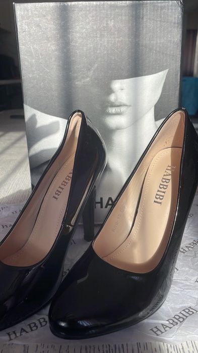 Продавам чисто нови дамски обувки