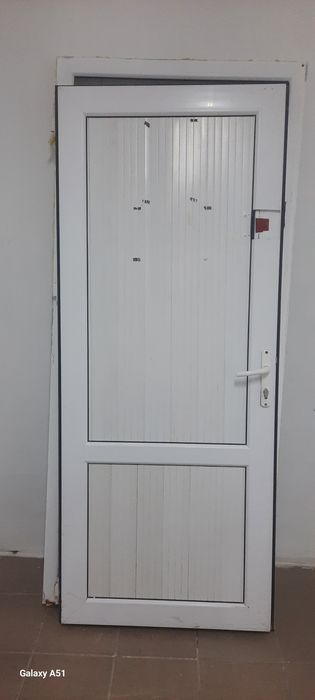 Двери пластиковые б/у 5 шт