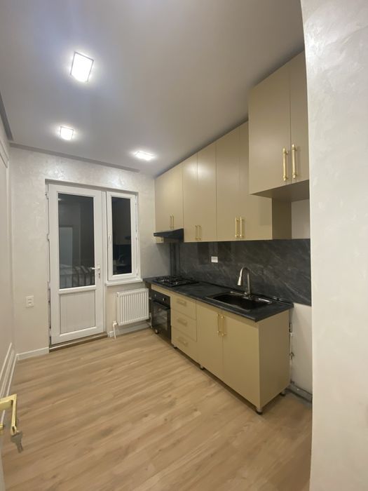 Продаеться 2 ком квартира.Новая все мебельи оборудование новые