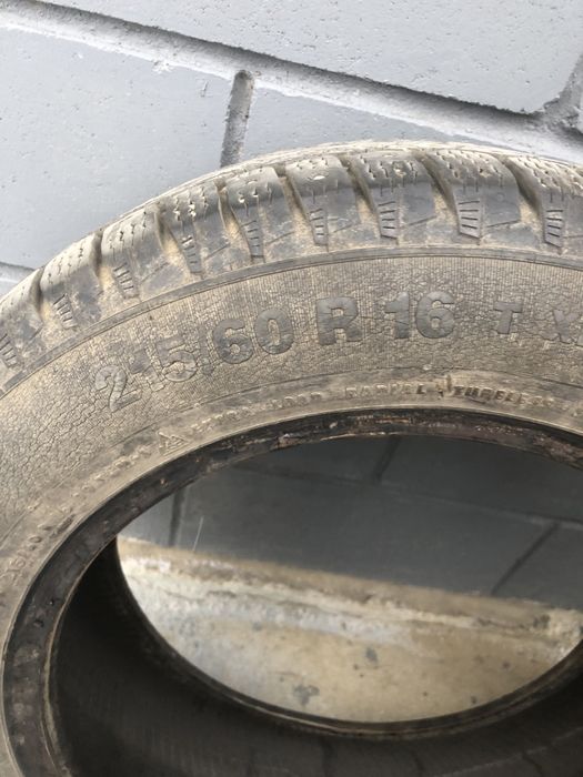 Зимние шины 215/60/16