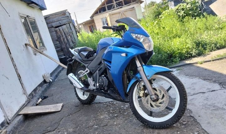 Продам мотоцикл skyway 250 кубов.