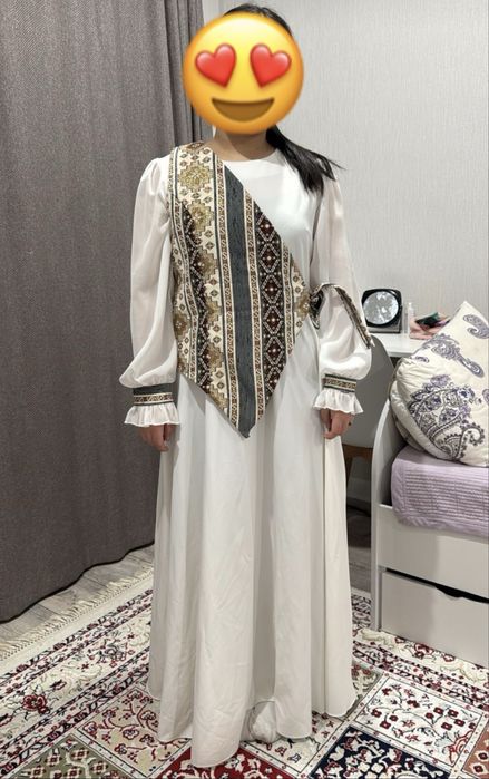 Продам белое платье + 2 кажекейки