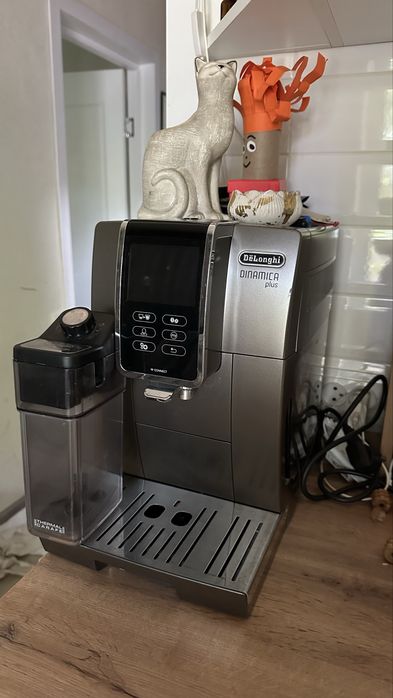 Продам кофемашину DeLonghi Dinamica Plus.