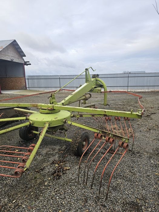 Vând greblatoare claas 280