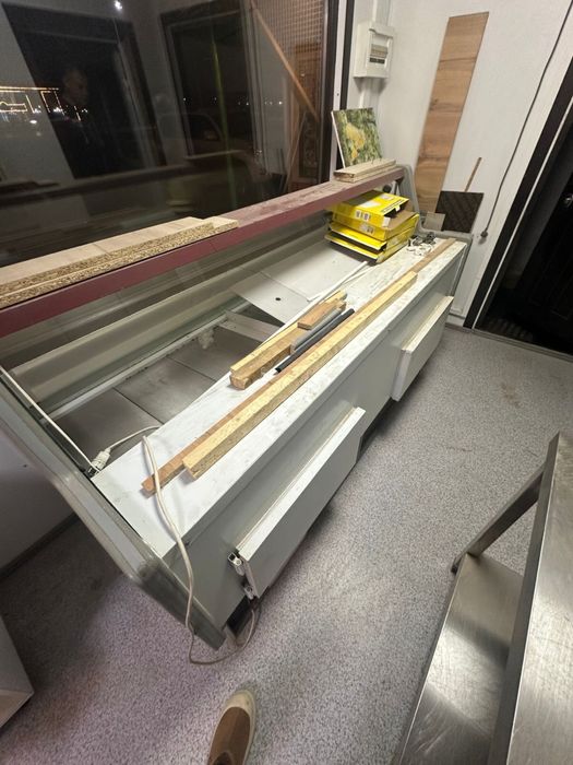 Холодильник витринный