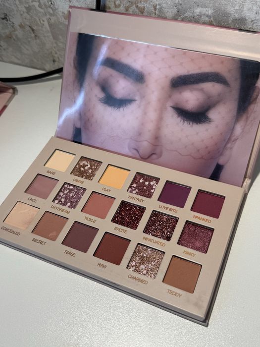 Палетки теней.