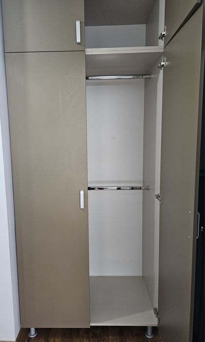 Vând dulap depozitare