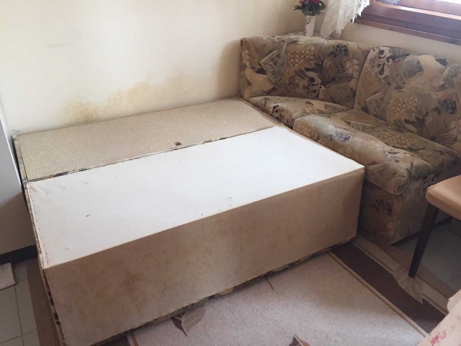 Продавам ъглов кухненски диван
