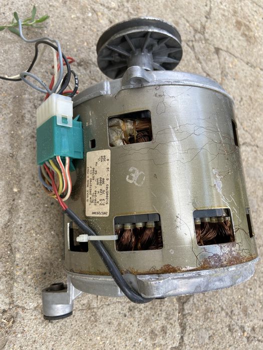 Продам итальянский двигатель