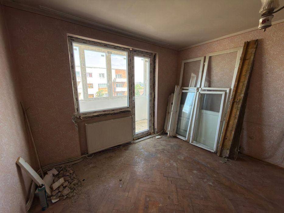 Vând apartament cu 2camere pe strada Păulești