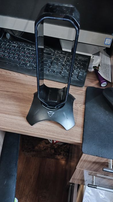 Продам игровую подставку для наушников