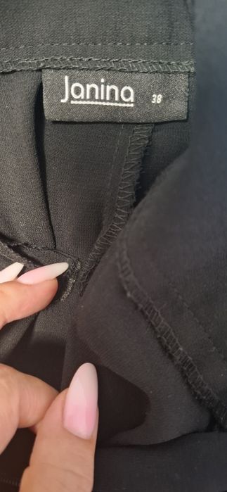 Pantaloni eleganti scurți