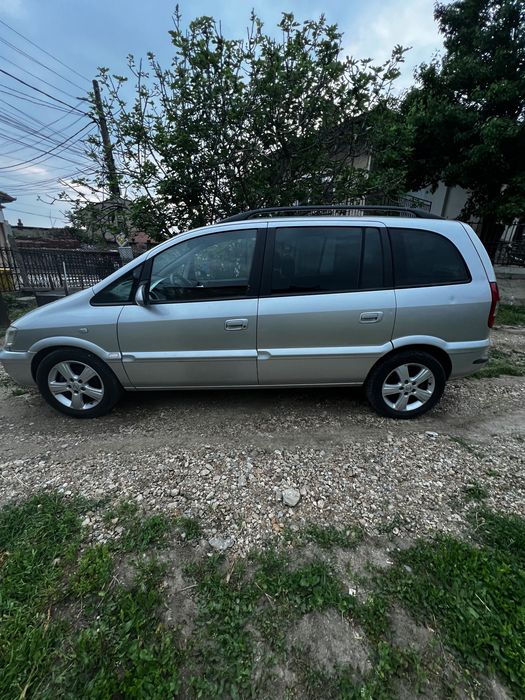 Opel Zafira 2.0 DTI 2005г.