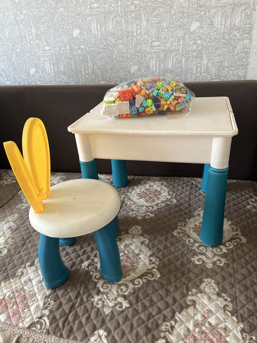 Детский стол со стулом