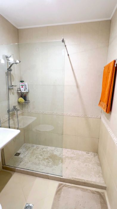 Многостаен апартамент с две паркоместа първа линия море Кабакум, Варна