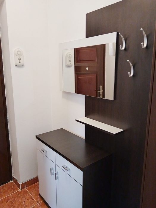 Închiriez garsonieră confort 1 strada Dumitru Gheata Nr 2 bl G2 etajul 2 apartament 7 pentru mai multe detalii sunați la Nr de telefon 0751555092