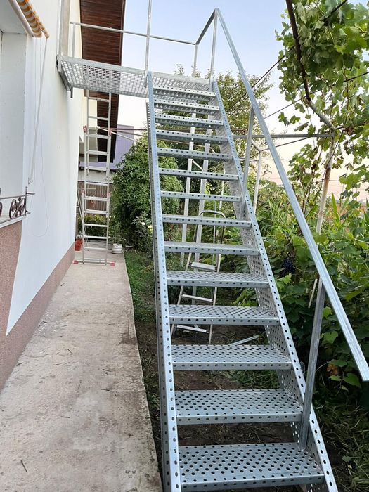 Scări exterioare galvanizate industriale