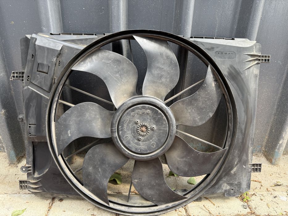 Electroventilator mercedes c class w204 original A204500093 joc in ax