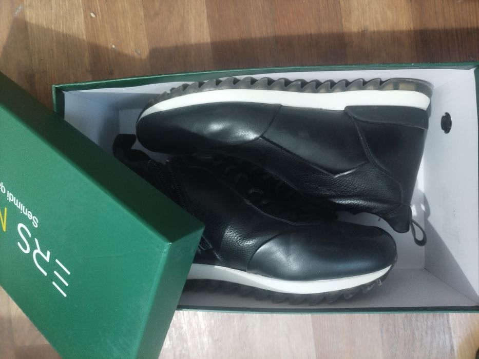 Мужской ботинки  размер 40