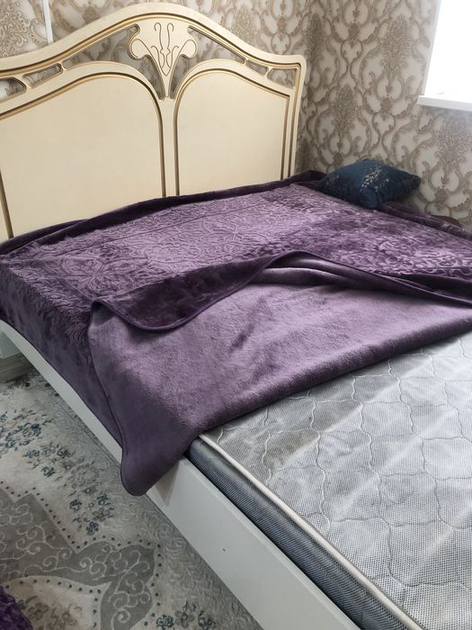 двухспальная кровать