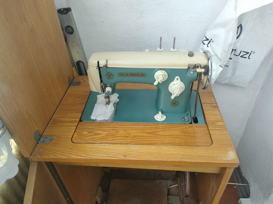 Продам швейную машинку