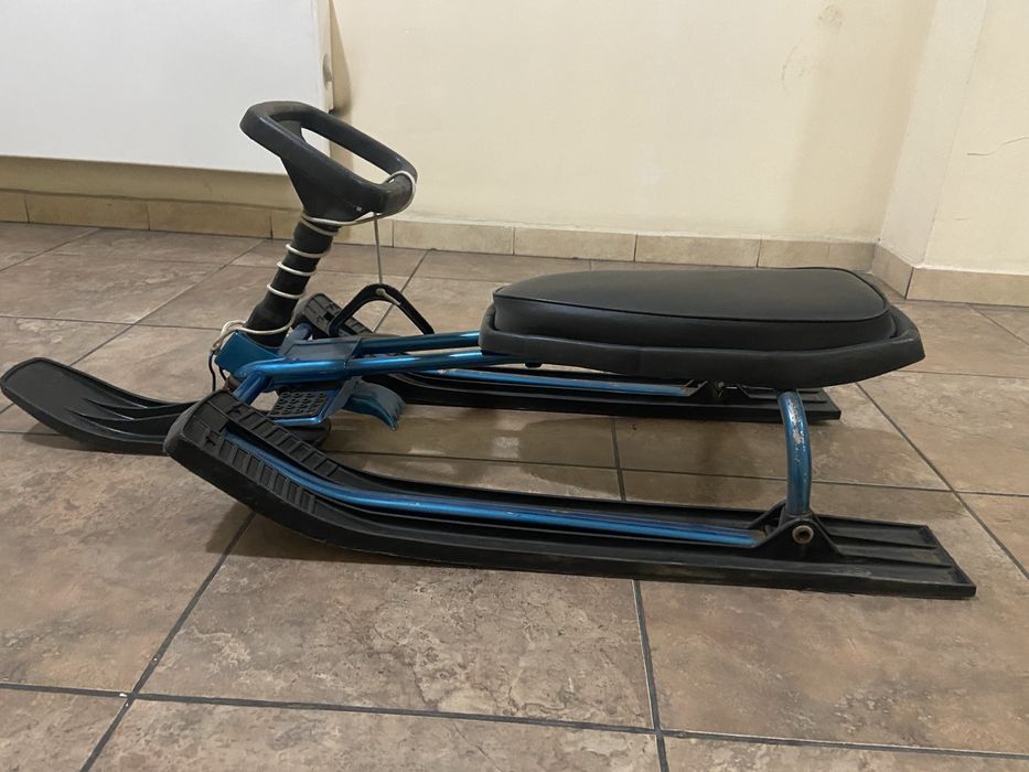 Санки синие с рулем и тормозом