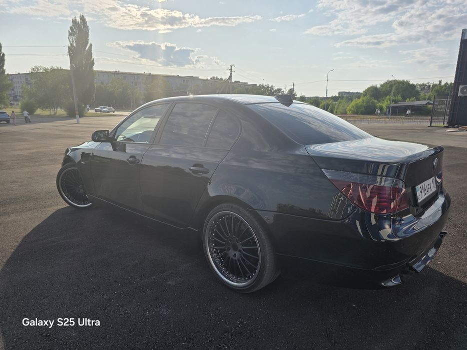 Продам БМВ Е60 2007года