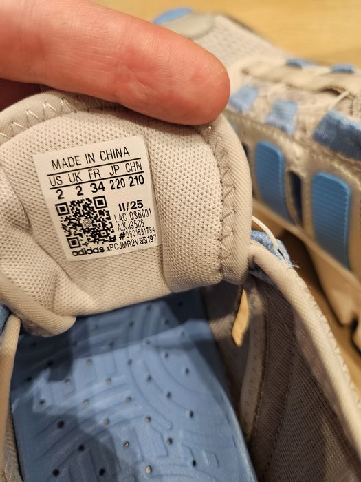 Продаю детские босоножки adidas