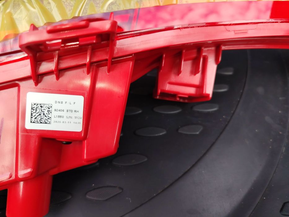 Продам оригинальную противотуманную фару