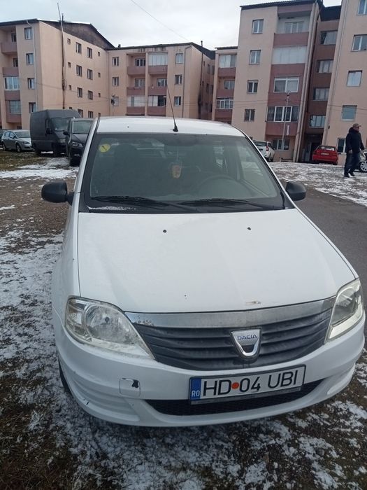 Vând Logan ,bateria slabă pe mașină sau nu incarca alternatorul