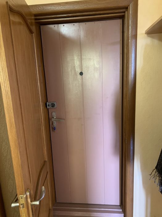 Продам входную дверь Б/у