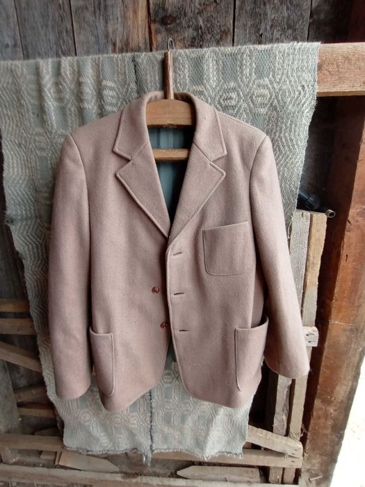 Geci, paltoni, pantaloni din piele de oaie si lana