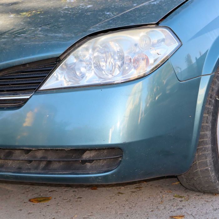 Предна броня за Нисан Примера 1.6 16в 109 к.с.2003 година.Р12