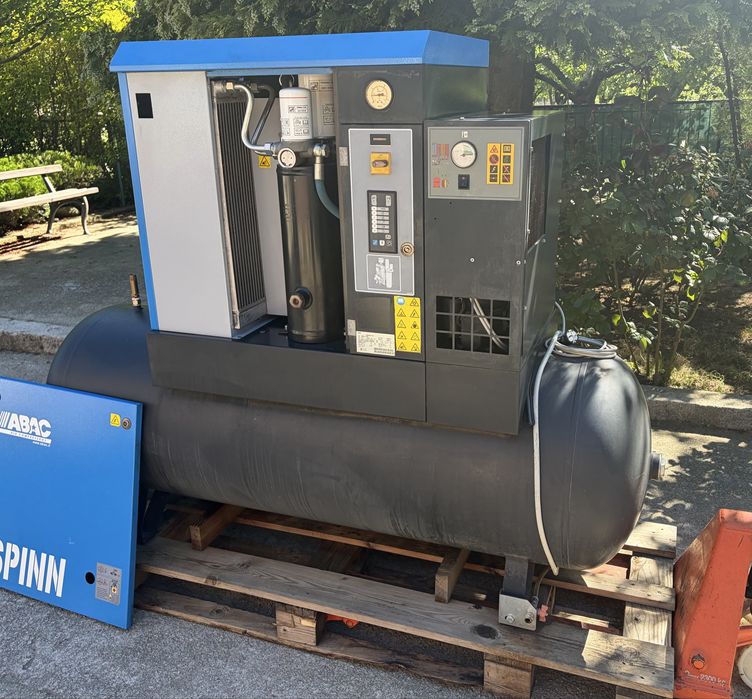 Винтов компресор Abac 11kw 500lt с вграден изсушител