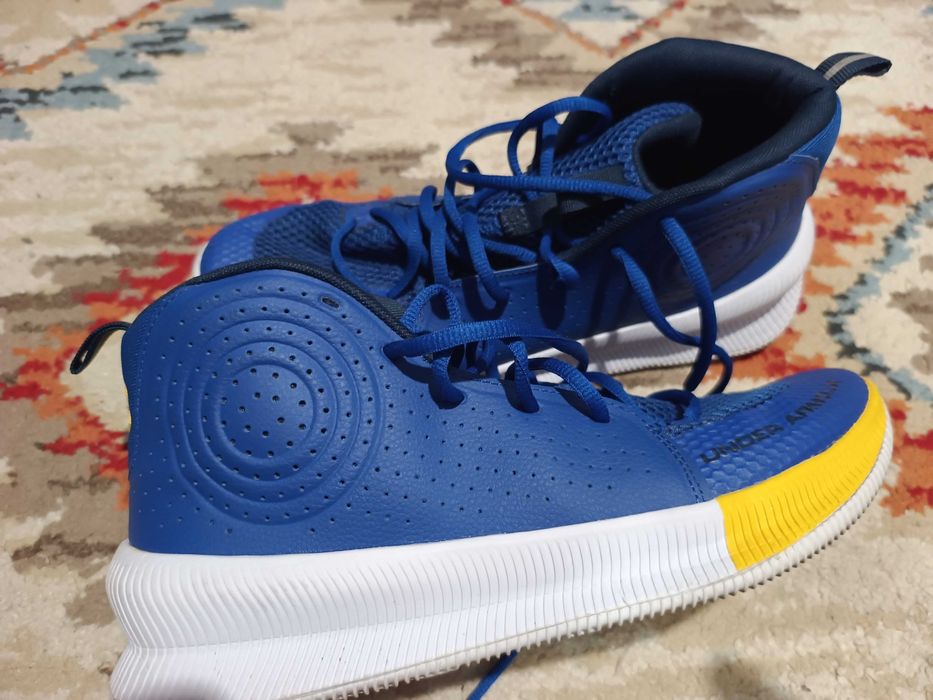 Adidasi gheata Under Armour