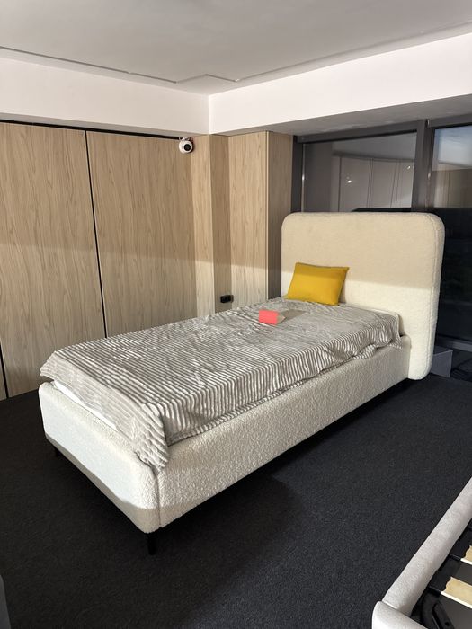 кровать с матрасом в наличий