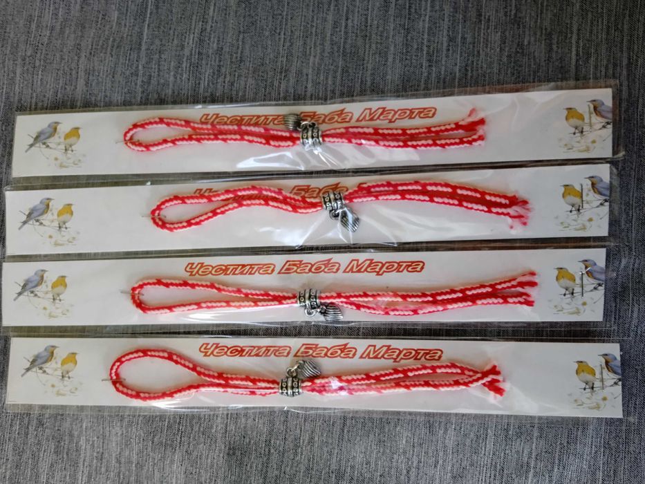 Мартеници гривни, снопчета, за закичване МИКС от производител на едро.