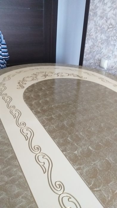 Продам срочно стол и стулья