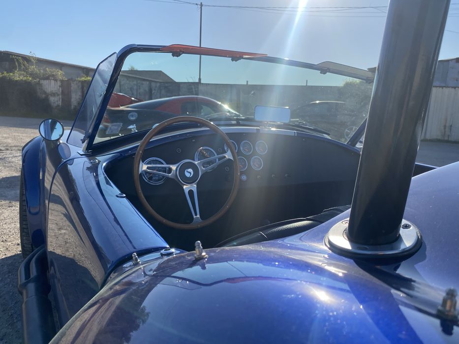 Ретро кола Shelby Cobra под наем за абитуриентски бал