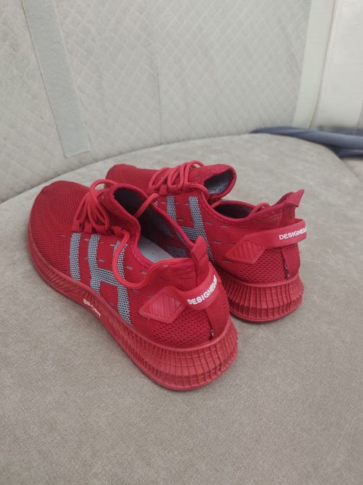 Продам мужские кроссовки