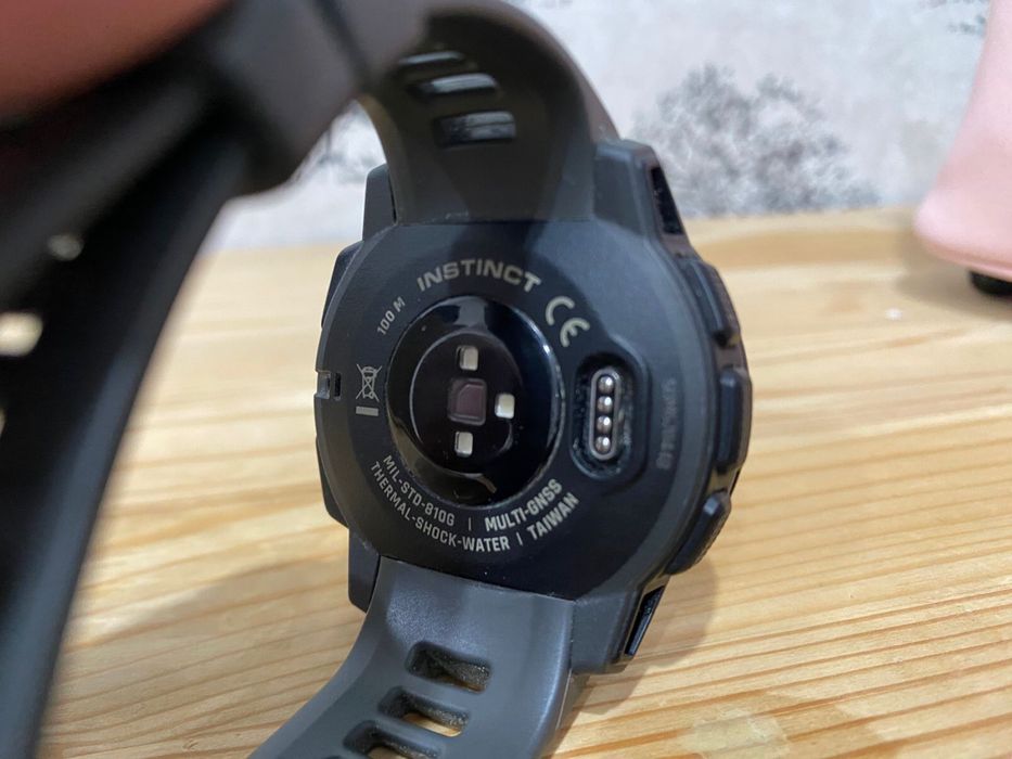 Продам часы garmin instinct
