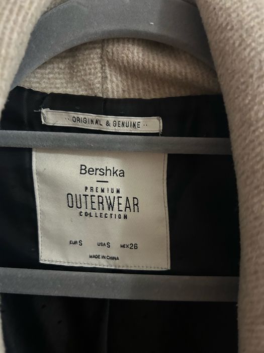 Дамско бежово палто Bershka