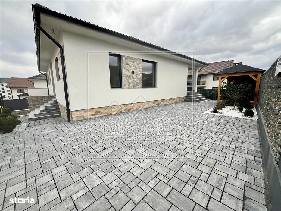 Casa individuala in Selimbar, 4 camere, garaj, curte libera 220 mp