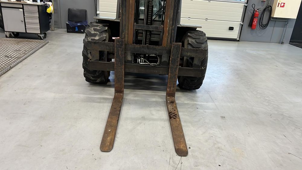 Motostivuitor Ausa Kubita 4x4